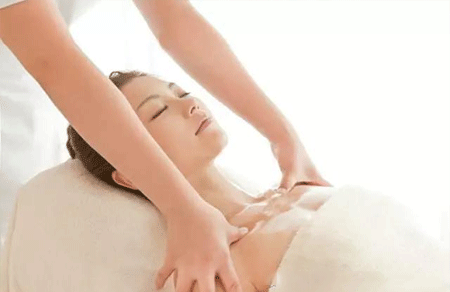 催乳按摩手法