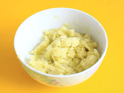 婴儿补铁辅食食谱：鲜肝薯糊