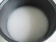 孕晚期食谱：腊肠土豆焖饭