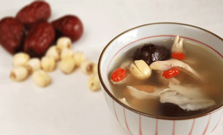 红枣炖鸡汤