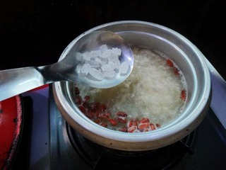 孕中期食谱：荔枝米荞粥