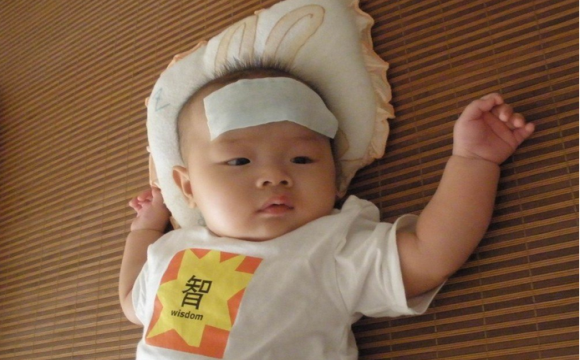 小孩发烧抽搐怎么办