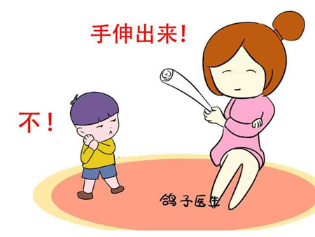 宝宝刚出生时小拳头握的紧紧就是好?妈妈们都错