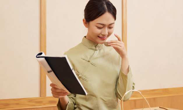 茶桌主人面向哪个方向