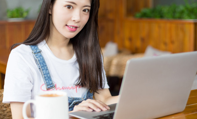 婴儿正确的母乳喂养姿势