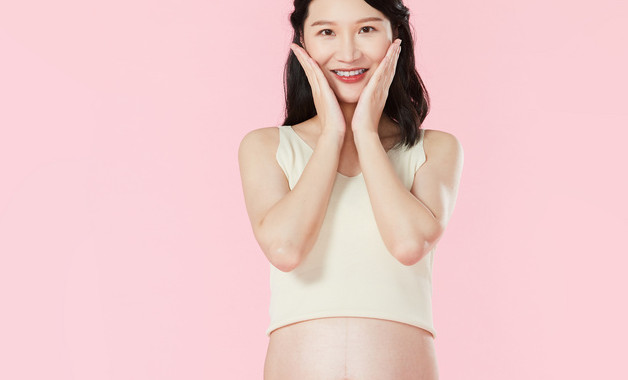 孕妇羊水少能顺产吗
