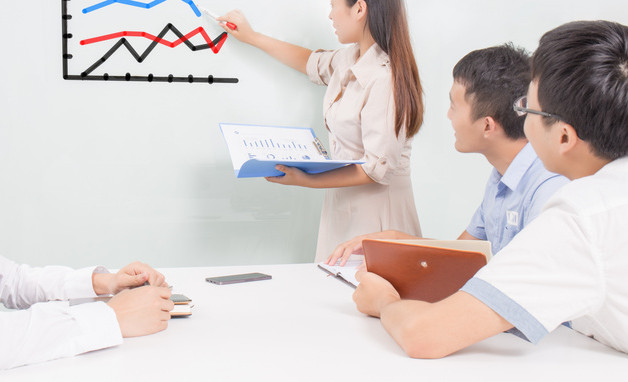 上流社会男女主相遇第几集