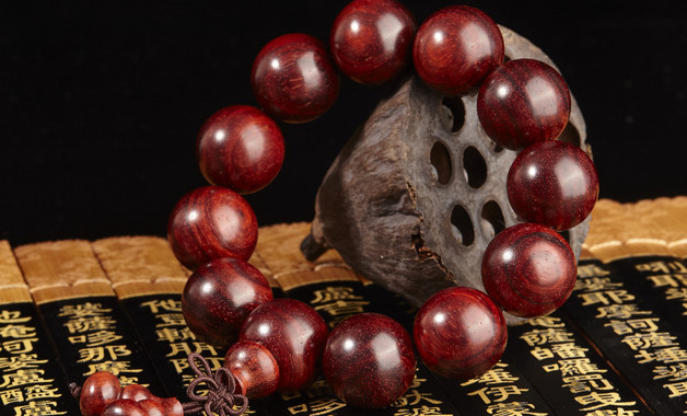 女士冬天戴什么手串好