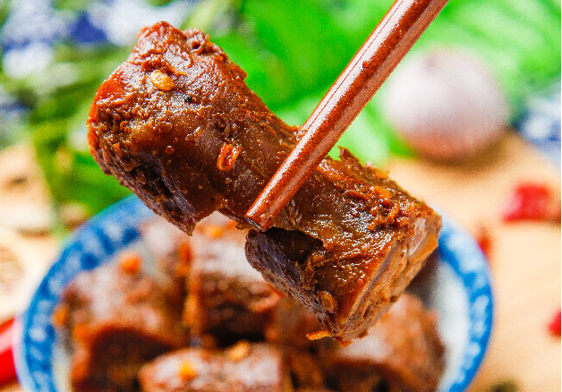 鸭脖王能和吃柿子一起吃吗
