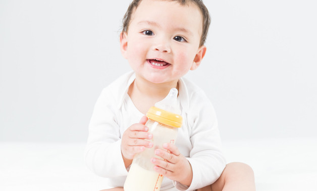 宝宝刚出生喝母乳还要喂水吗要吃多少
