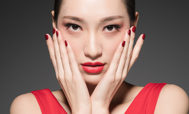 美甲里面的营养油笔怎么用