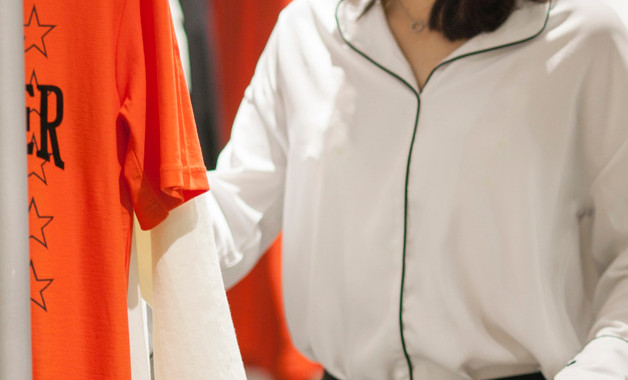 服装批发哪里进货（衣服批发厂家直销代理）